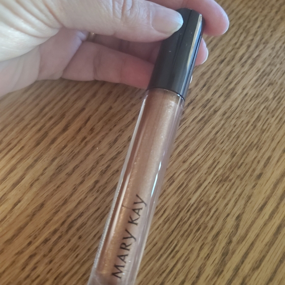Mary Kay Unlimited Lip Gloss - Copper Aura - Picture 3 of 4